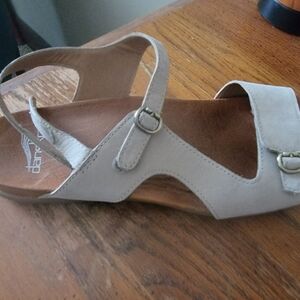 Dansko Beige Leather Jordyn Adjustable 3 Strap Sandals Womens Size 39 6213610300